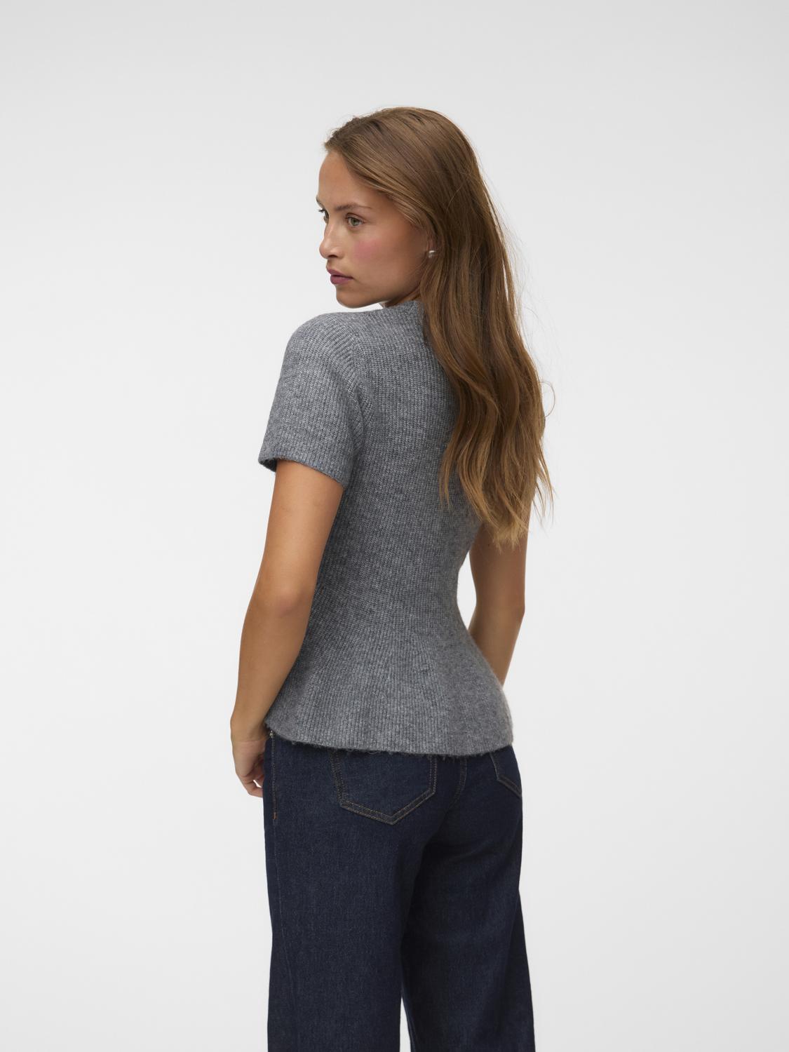 model_shot-back